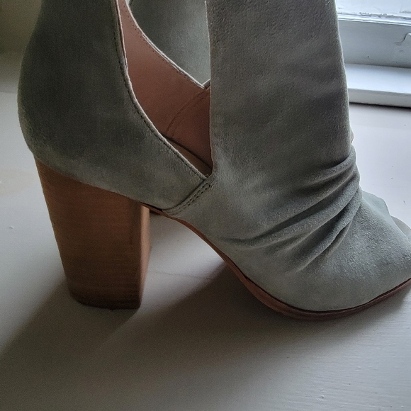 Chinese Laundry, 39 (81/2), Mint Green - Picture 2 of 3